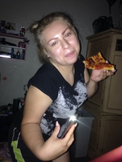 mymessysister:  My messy sister eating cold pizza .