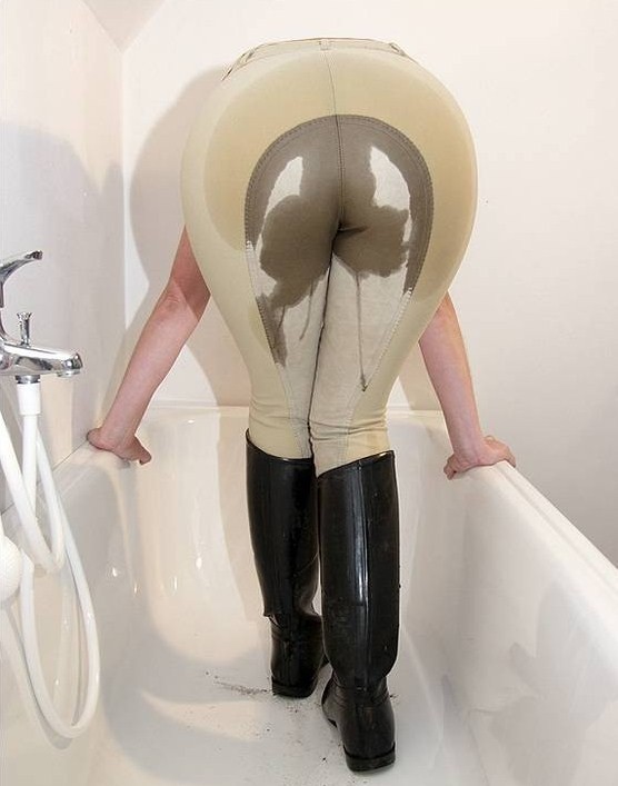 pissingshowers:  http://pissingshowers.tumblr.com/   Oops&hellip;