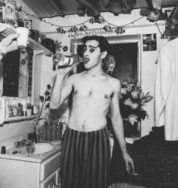 where-lies-the-strangling-fruit:Probably one of my favorite pictures of Alan Cumming from the revival of Cabaret.