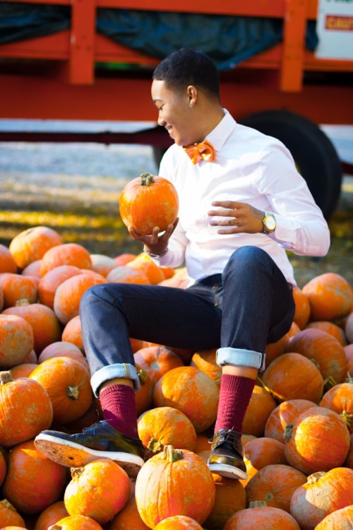 latinegrasexologist: lalunafemme: shedoeshimfashion: Pumpkin Patch. My hanging out with @nova_brown 