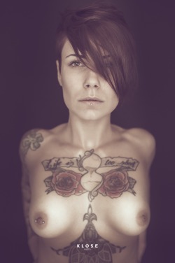 Klosephoto:  Colour Anyone?   N. Nadja P. @Klosephoto  #Girl #Tattoo #Girlswithtattoos