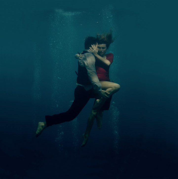 singyoularityisheretostay:  Underwater Tango by Katerina Bodrunova (Photographer).