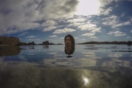 tristyntothesea:  openbooks:  “Above and Below”Ari in Palos Verdes, CA. October 2015  😍😍😍 