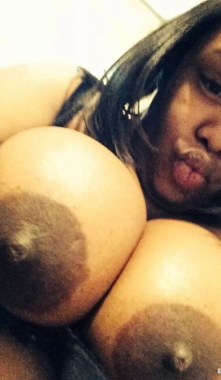 funbaggs: mortgage2009: footz69:  Yummy areolas! ❤️  Very sex. Perfect tits.  Mmmhmm