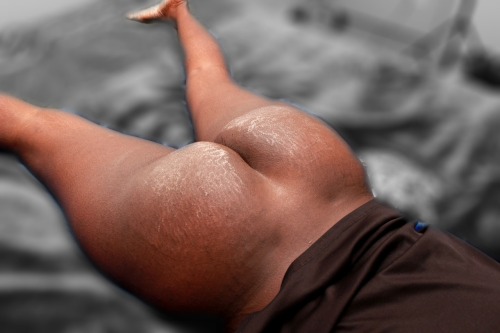 blackdomesticdiscipline: Ebony wife buttocks after 150 swat razor strapping