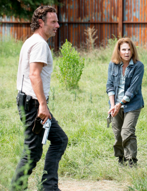 dailytwdcast:  Rick and Deanna in ‘The Walking Dead’ Season 6 Episode 8 Start to Finish 