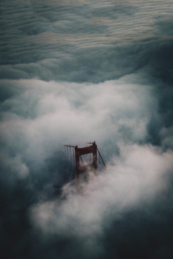 avenuesofinspiration:  Golden Gate | Source © | AOI