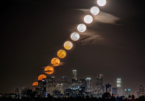 sixpenceee:11 photos taken over 27 minutes and 59 seconds. The photographer is Dan Marker-Moore.&nbs