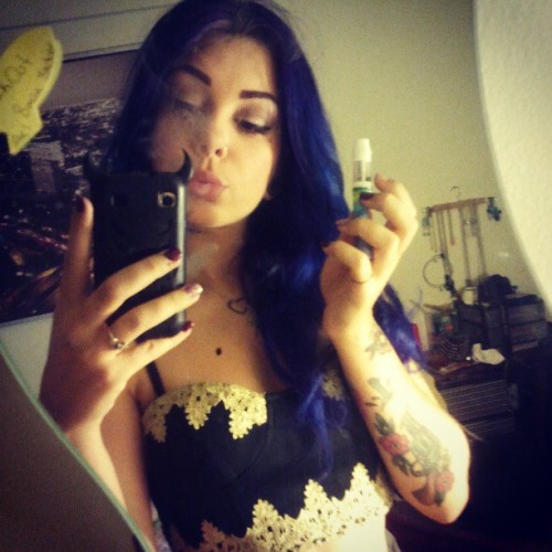 wildfoxwithowleyes:  Been using my @sutravape for the last 3 days, i can say that is the longest i spent without a real cigarette. Thanks @gotvape ! Im loving my tie-dye baby ♥ 