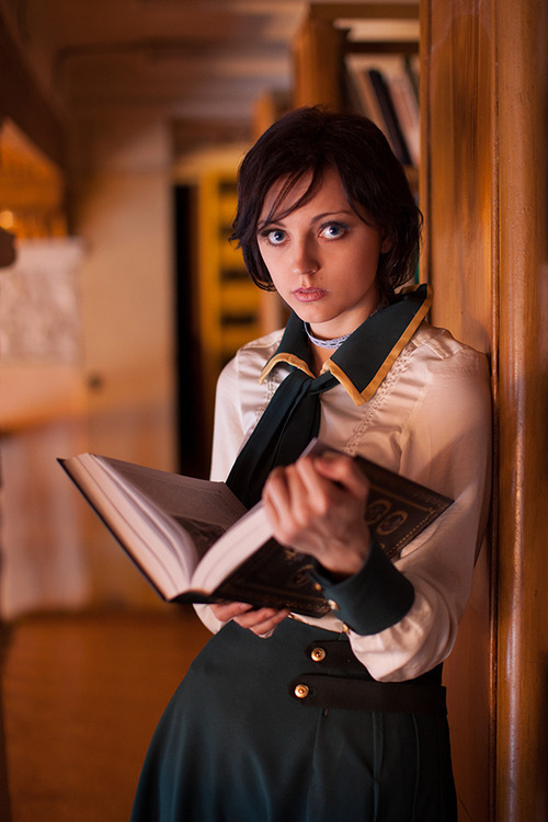 turner-d-century:  thegamerslair:   The Russian cosplayer Anna Moleva the official face of BioShock Infinites Elizabeth  https://www.facebook.com/orli.ormeli 
