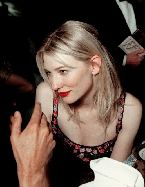 gayblanchet:Cate Blanchett at the Academy Awards; 1999.