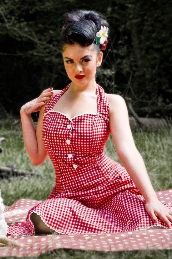 alternative-pinup:  Alternative Pin UpPin Up Twitter