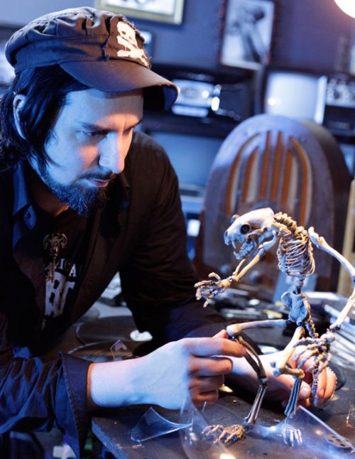 Aurelio Voltaire in the making of his awesome short film, “Odokuro "
It’s amazing by the way, no wonder has won several awards.
Watch Odokuro right on his official Youtube Page!
http://www.youtube.com/user/VoltaireMusicPage