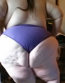 wickedlywenchy:  Dimply butt