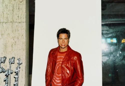Brad Pitt Being Photographed For Tyler Durden's Driver's License Photos