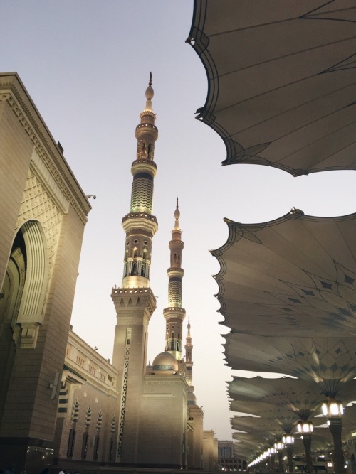 r-ukhs:Before Maghrib and after @ Masjid Al-Nabawi