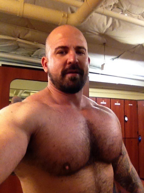 guysthatgetmehard:  clint’s locker room pec selfie