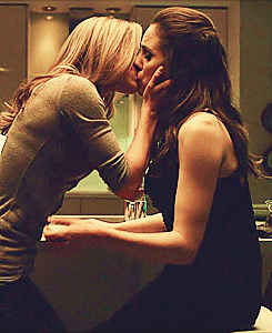 lesbian-through-life:  If you don’t know Lost Girl, you should know Lost Girl. 
