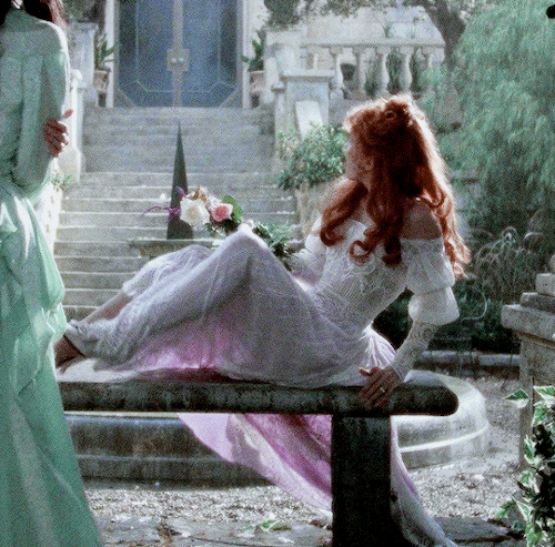 BRAM STOKER’S DRACULA Costumes Appreciation: ― Lucy Westenra’s Lace Dress (costume Design By Eiko