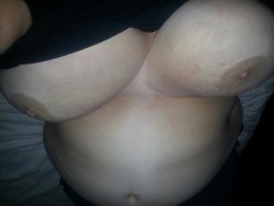 wickedlywenchy:  Sneaky boob pic:-)