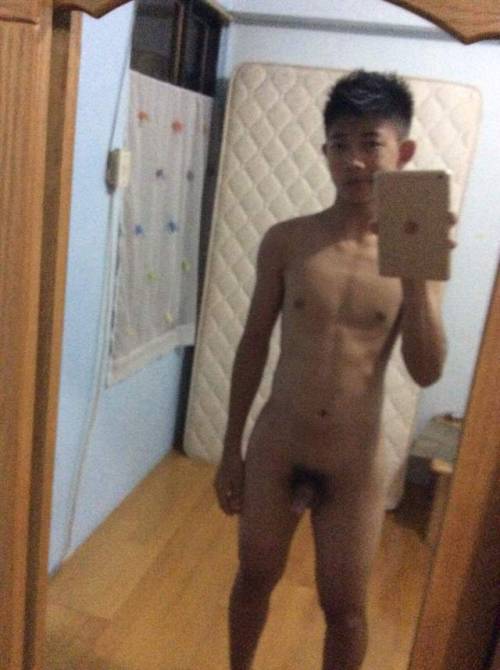 lovehandsome-shota: handsomeboysex: 谁想看这个弟弟的自慰视频？ lovehandsome-shota.tumblr.com/archive