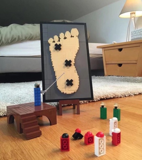 archiemcphee:At last we know what LEGO bricks do when no one is looking. Nothing smarts like steppin