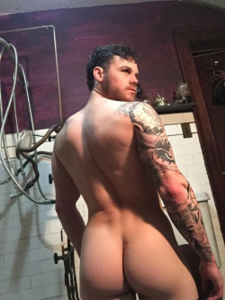 abrocuriousblog:  Hunky bottom  🍑  Follow