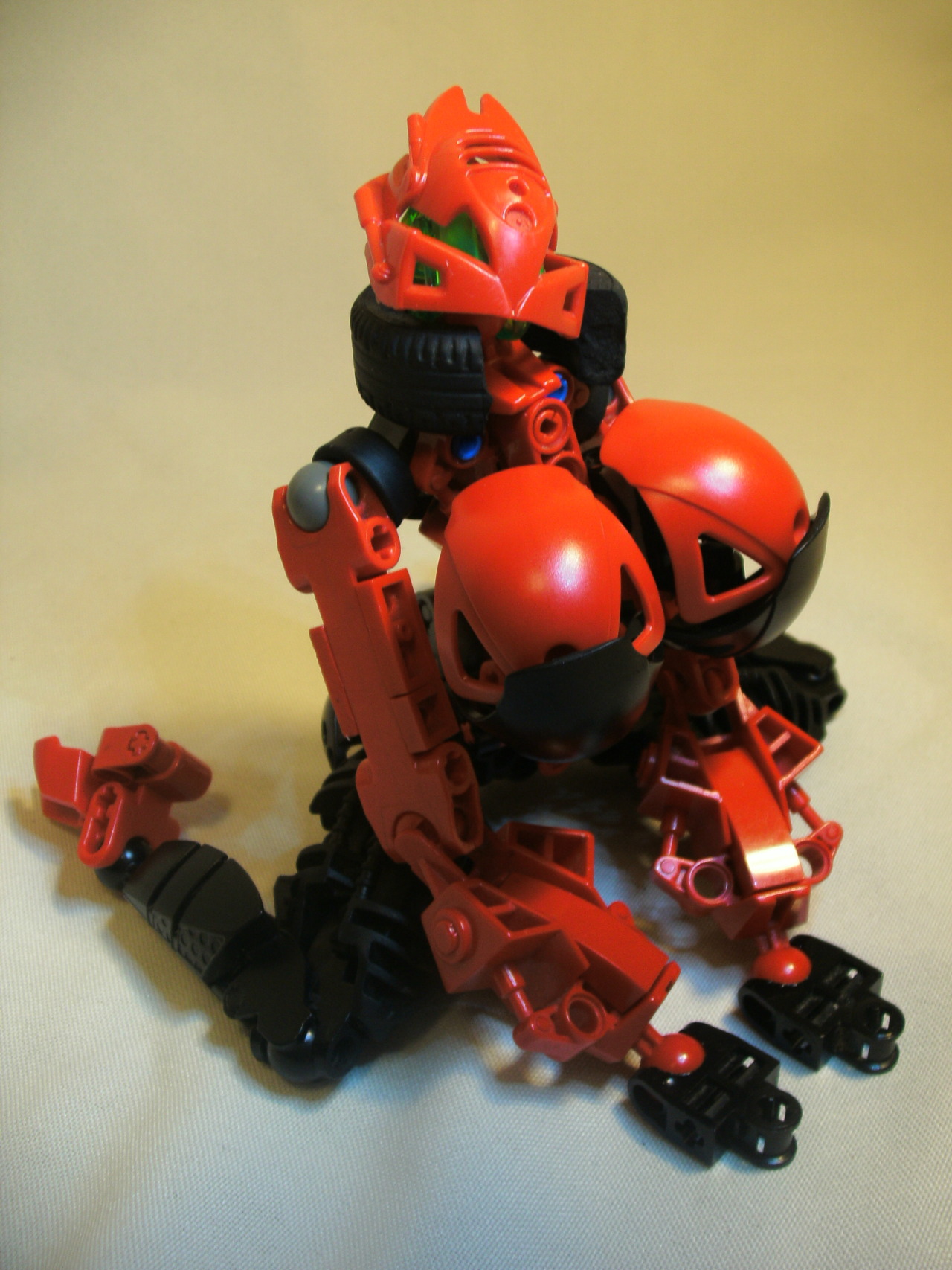 milkpunkin:  dawnofnssd:  Vier, Vier Tyrannus.  that bionicle has butt cheeks   my