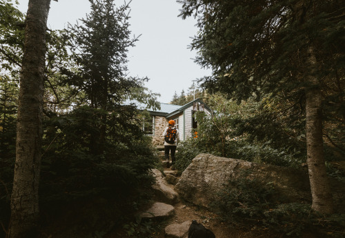 Carter Notch sunrise hike with @JessOlm. White Mountains, New Hampshire || IG: BToneVibes