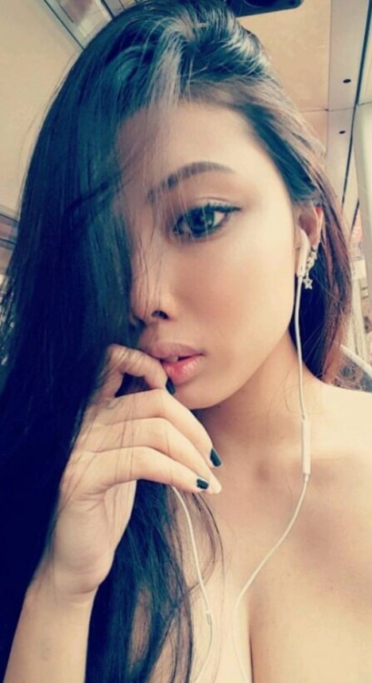 tearz92: sggirlsxmm: Don’t you wanna face fuck her? Facial all over her face! who