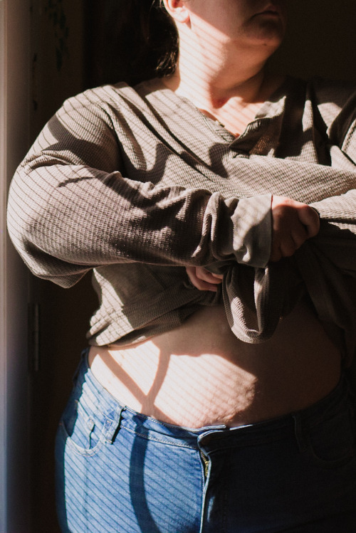 sometimesdesperate:I did another taking my sweater off series but this time with more dramatic lighting and a new bra that I will be returning bc it doesn’t fit right but it does look cute.