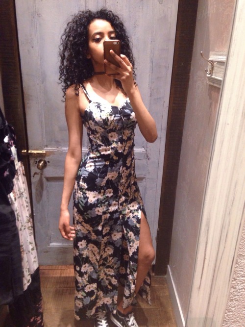 fckyeahprettyafricans:  Eritreaadorealiana:  Florals? For spring? Groundbreaking. 🌸