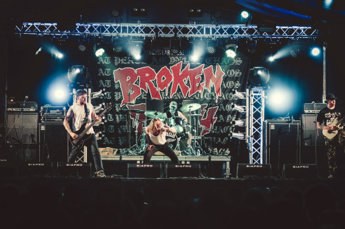  Some photos of Broken Teeth during their soundcheck and their show at Otero Brutal Fest last weeken