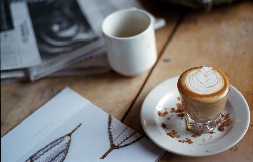 minyungee:Ritual Coffee’s Columbia on V60, cortado, and croissant at Sweetleaf in LIC. The good vi