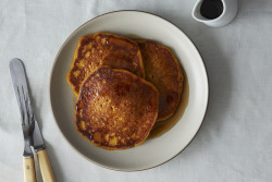 foodffs:  Vegan Pumpkin Pancakes  Really