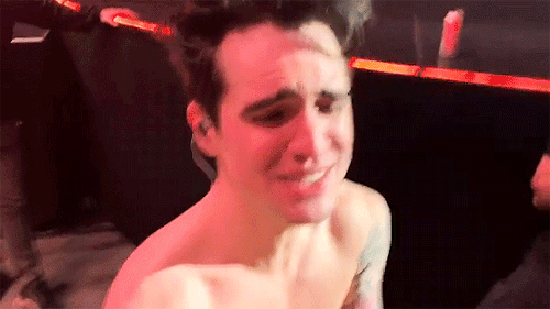 patdsnaps:Imagine being this close to Brendon Urie… I can’t relate Sacramento / February 20, 2019 / 
