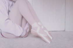 cutie-pie-porn:  i feel so cute in my pointe