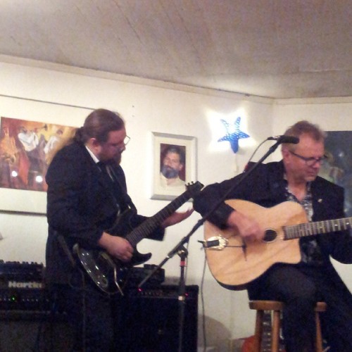 Hier Spielt (ein Teil Von) Lulus Salonkapelle Und Alfred Uniewski Schaut Uns Von Ganz Weit Oben Zu. Das