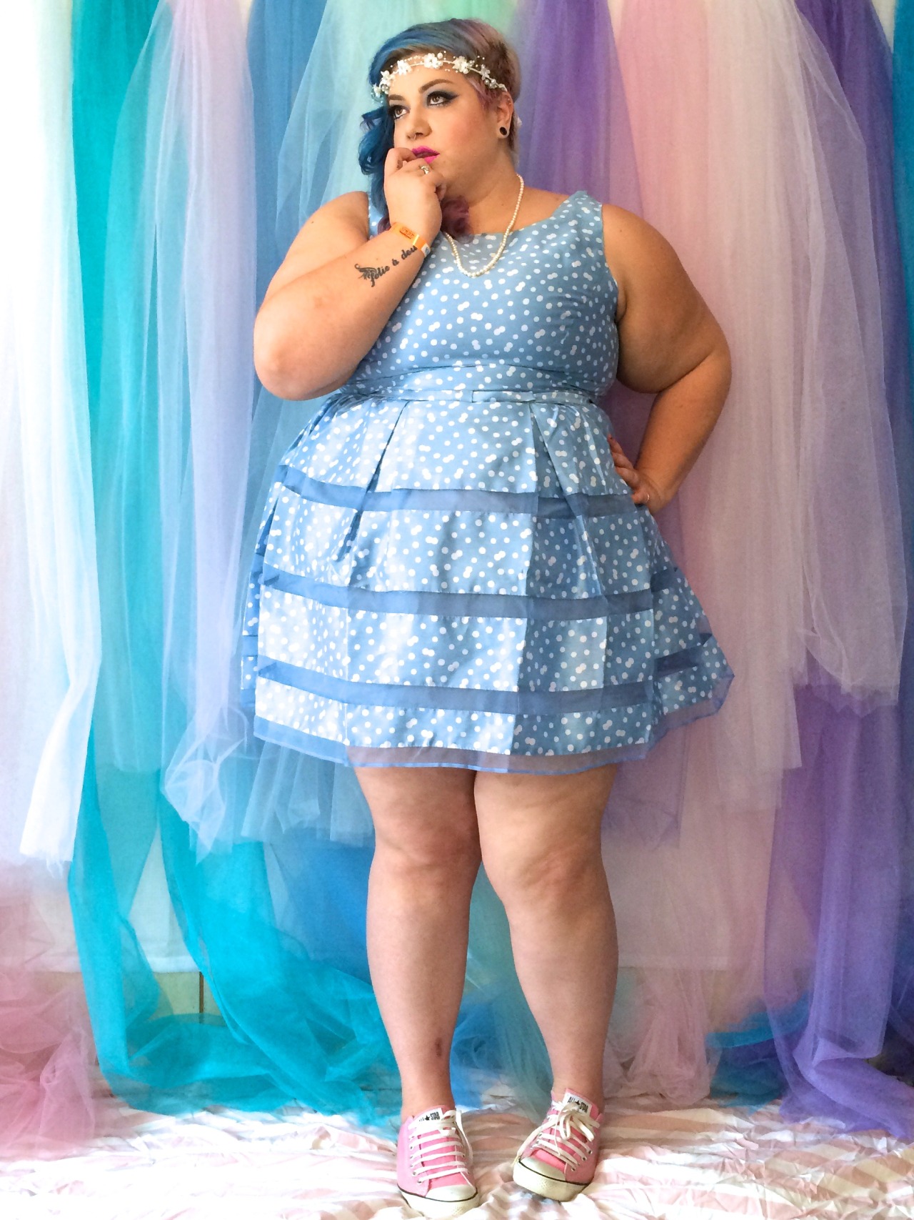 fawns-baby-space:  angelsandkings:  punk chunk rock prom queen  Wow, you’re pretty.
