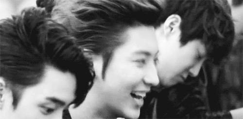 channiejeans:  An eyes contact of a silly boy! ~( - 3 -)~ 