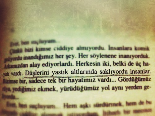 sokaktakiyazar:  Çünkü artık birbirlerine göstermekten korkuyorlardı..