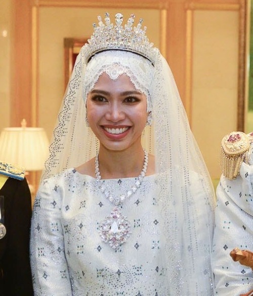 tiaramania: TIARA ALERT: Princess Fadzilah of Brunei wore Queen Saleha’s Diamond Tiara fo