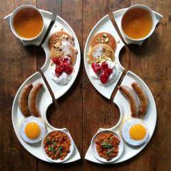 chubbyant:  boredpanda:    Loving Man Makes Symmetrical Breakfasts For His Boyfriend Every Morning     Um… anyone spot something about the coffee in the 4th pic… :O