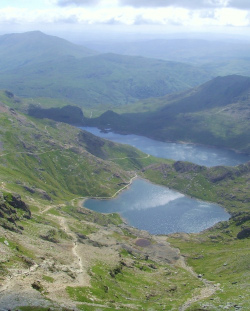 vwcampervan-aldridge:  Looking back down the Miners Path, Mount Snowdon, Wales, UK All Original Photography by http://vwcampervan-aldridge.tumblr.com Please visit my other blog, I can reblog your photos there -http://st4rtedlate.tumblr.com 