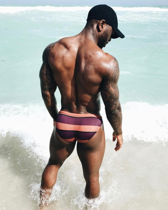 phelps1252:  Kev!….nice backyard…🍑