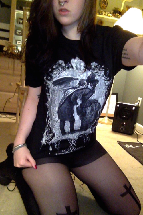 weary-bones:  Definitely one of my new favorite shirts! Worn Doll has such gorgeous designs