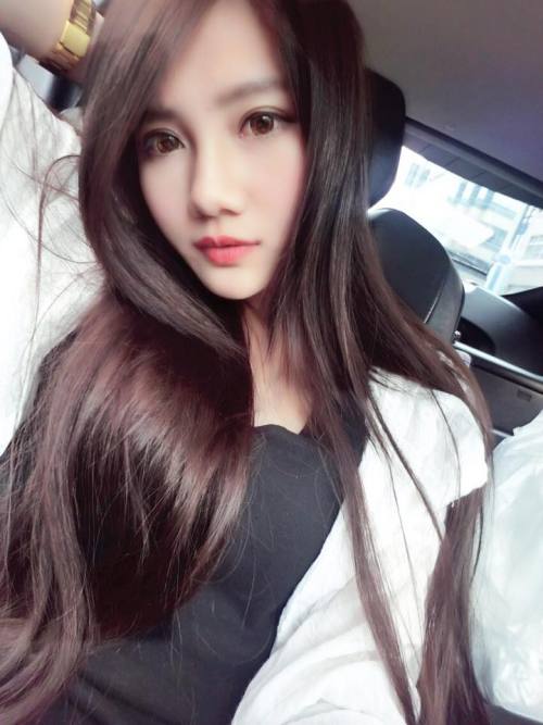 cutiespress:  Beautiful Taiwanese girl Eva