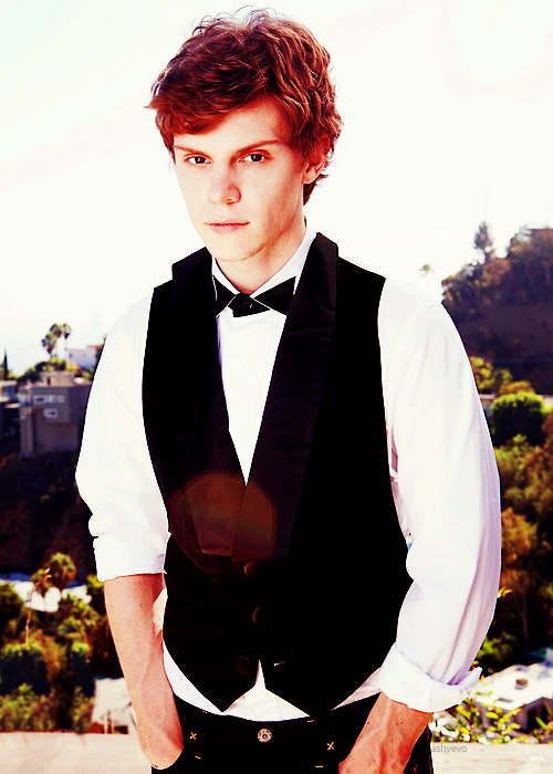 ashvevo:1/? Photos of Evan Peters