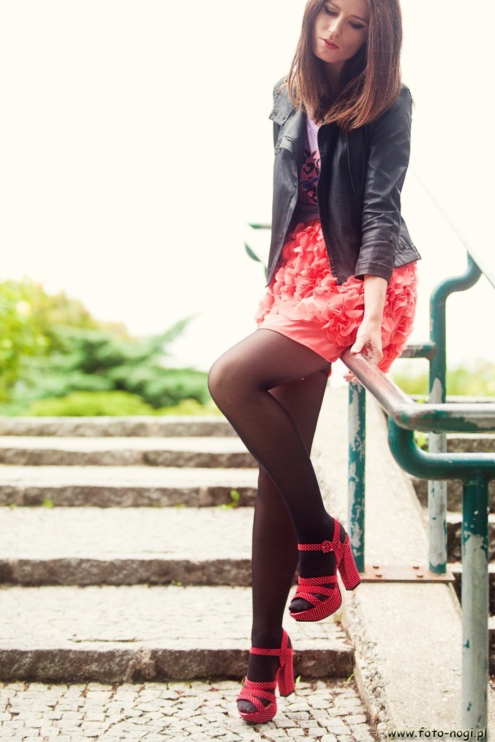 girlsinnylons:  Twinkle twinkle little pantyhose slut; let me put it in your butt