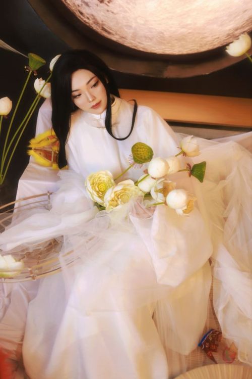 A Moon Festival-inspired white fantasy áo tấc, with elements of Hằng Nga, the moon goddess. T